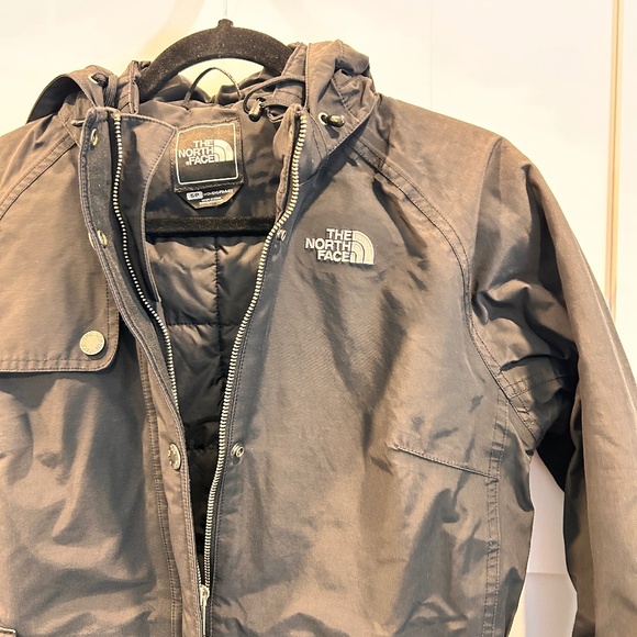 The North Face Women’s HyVent Rain Trench Coat - Picture 8 of 16